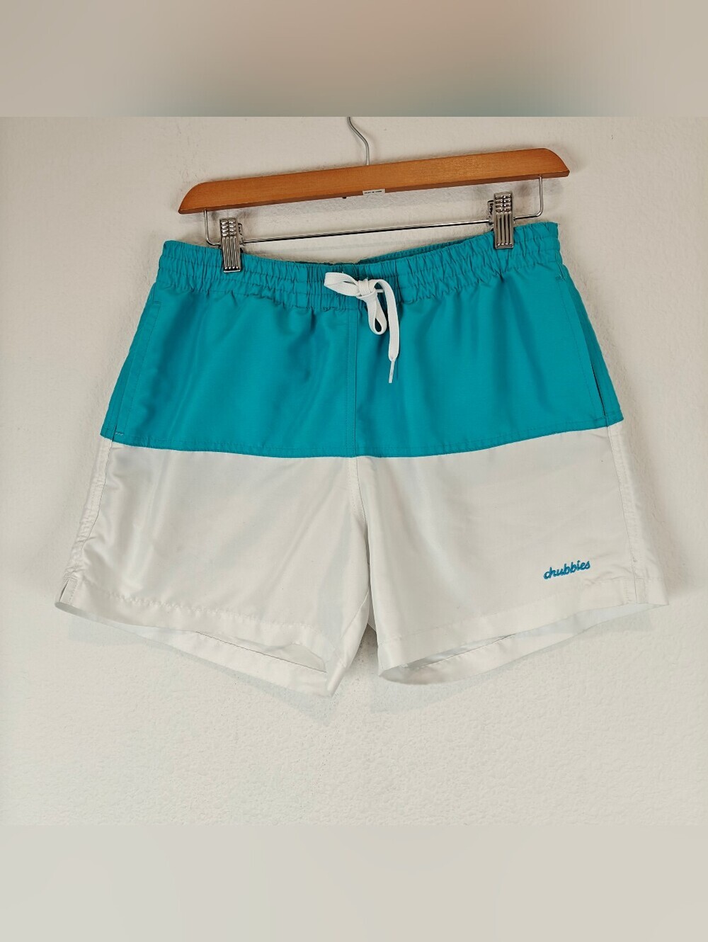 Chubbies Blue & White Colorblock Swim Trunks Men's Small 5" Inseam Beachcore